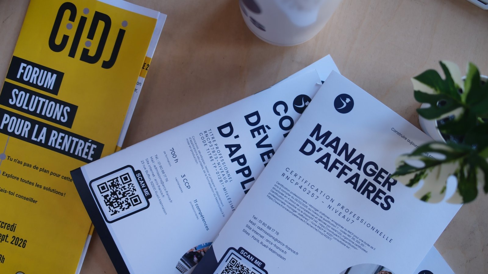 Brochures ARCS et programme du Forum Solutions pour la rentrée du CIDJ